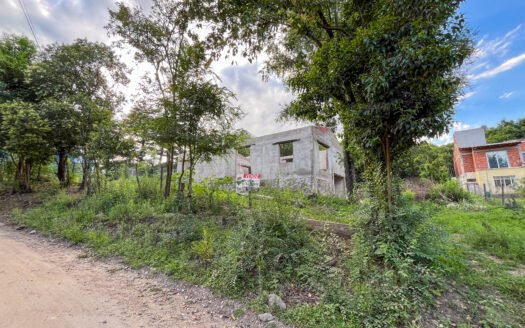 Casa en venta en Agua de Oro con gran lote y proyecto aprobado