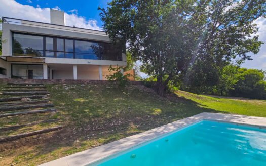 Casa en alquiler en Barrio Colinas, La Granja | 3 dormitorios y pileta